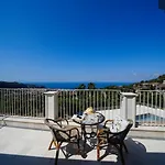 Modern & Private In Unique Location, Pool And Sunset Terrace Villa