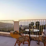 Modern & Private In Unique Location, Pool And Sunset Terrace