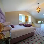 Modern & Private In Unique Location, Pool And Sunset Terrace Villa *