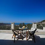 Modern & Private In Unique Location, Pool And Sunset Terrace Villa