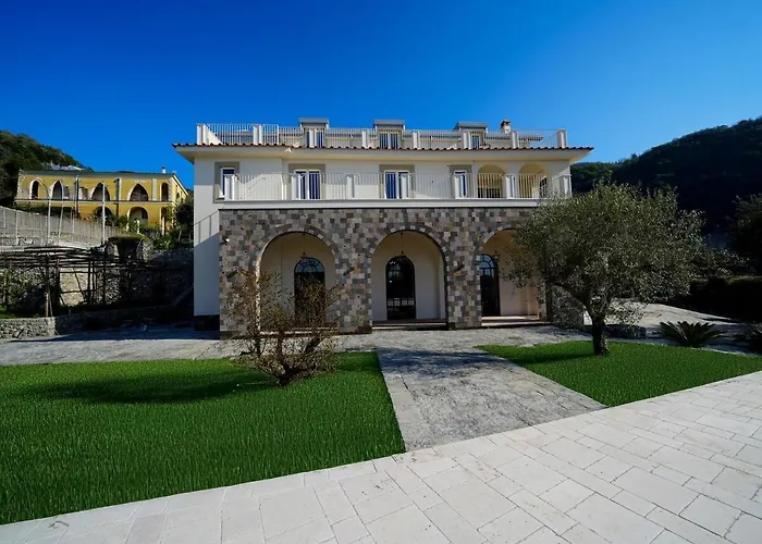 Modern & Private In Unique Location, Pool And Sunset Terrace 소렌토