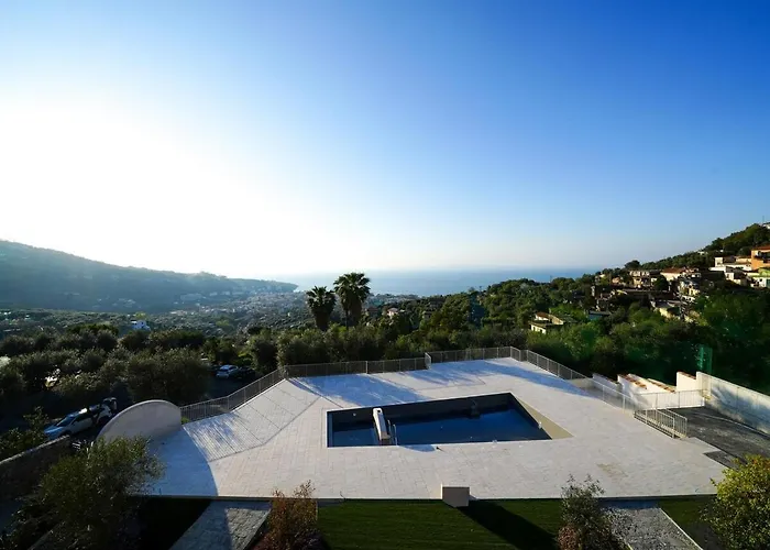 Modern & Private In Unique Location, Pool And Sunset Terrace 빌라 *