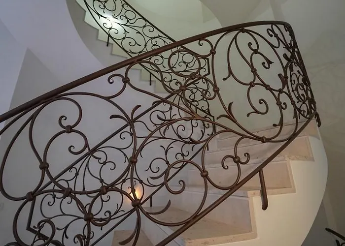 Modern & Private In Unique Location, Pool And Sunset Terrace 소렌토