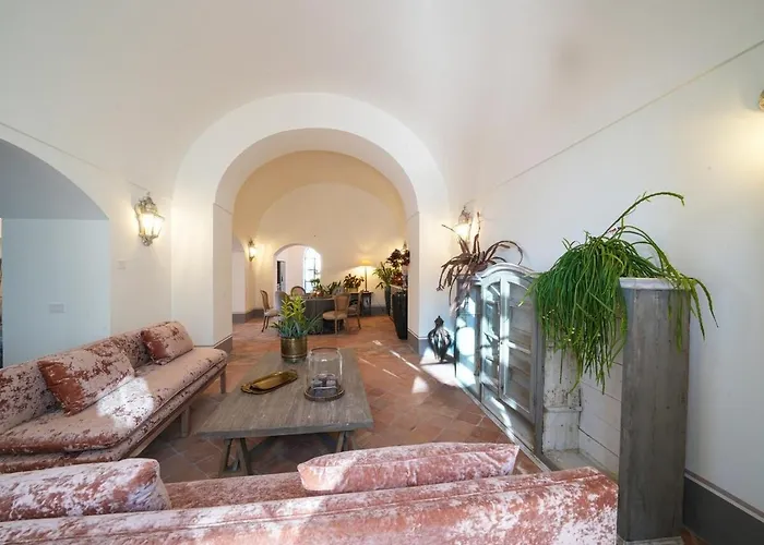 Modern & Private In Unique Location, Pool And Sunset Terrace 빌라