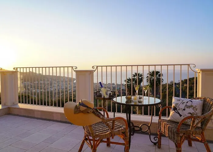 Modern & Private In Unique Location, Pool And Sunset Terrace