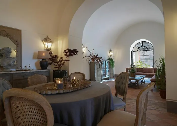 Modern & Private In Unique Location, Pool And Sunset Terrace 소렌토