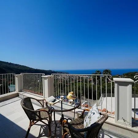 Modern & Private In Unique Location, Pool And Sunset Terrace Βίλα *