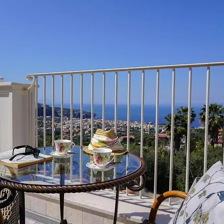 Modern & Private In Unique Location, Pool And Sunset Terrace Σορέντο