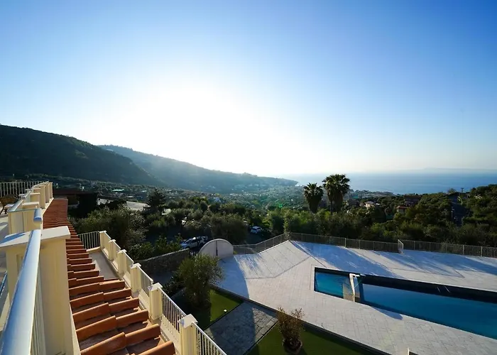 Modern & Private In Unique Location, Pool And Sunset Terrace Sorrento