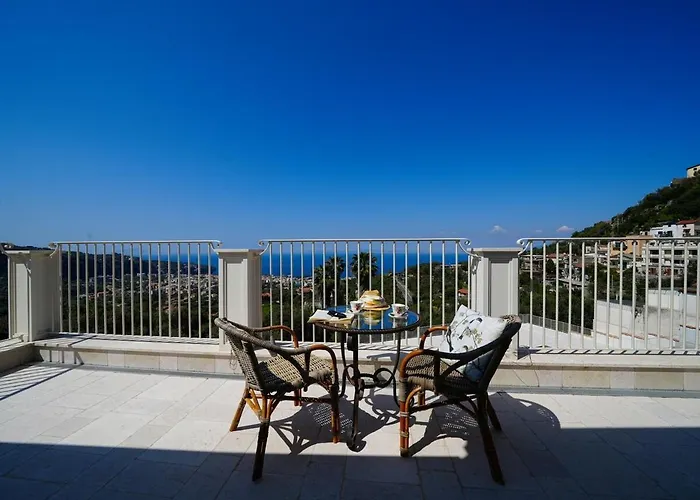 Modern & Private In Unique Location, Pool And Sunset Terrace Villa