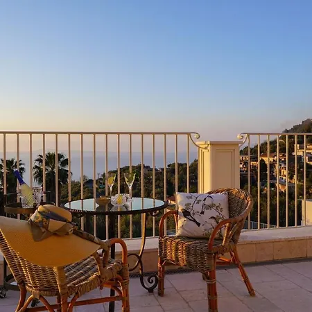 Modern & Private In Unique Location, Pool And Sunset Terrace Sorrento