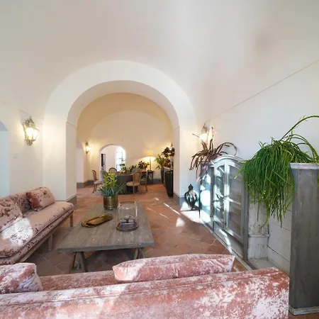 Modern & Private In Unique Location, Pool And Sunset Terrace Villa