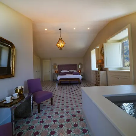 Modern & Private In Unique Location, Pool And Sunset Terrace Villa