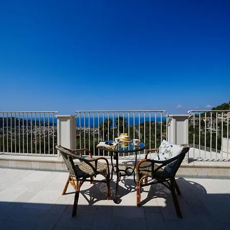 Modern & Private In Unique Location, Pool And Sunset Terrace Villa