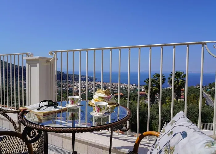 Modern & Private In Unique Location, Pool And Sunset Terrace Sorrento