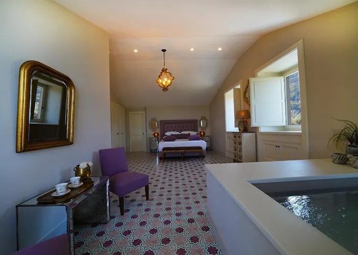 Modern & Private In Unique Location, Pool And Sunset Terrace Villa